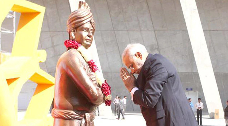 pm modi pays tribute to swami vivekananda