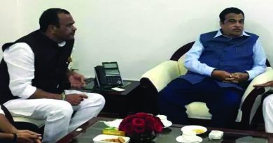 Komatireddy Venkat Reddy and Union Minister nitin Gadkari
