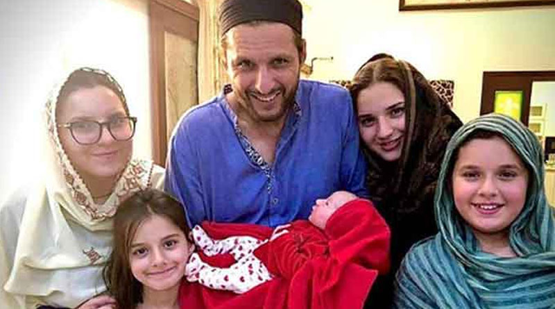 shahid-afridi-welcomes-baby-girl