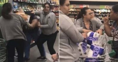 Women's fighting at toilet paper shop