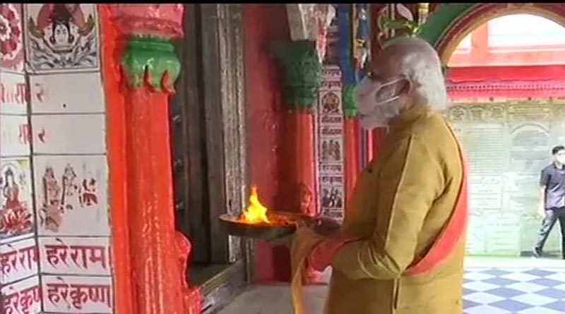 PM Modi prays at Hanumangarhi Temple in Ayodhya