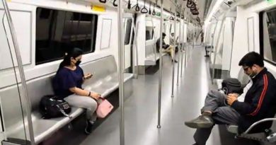 Social distance in the metro