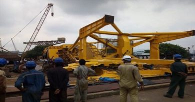 visakha-shipyard-crane-accident