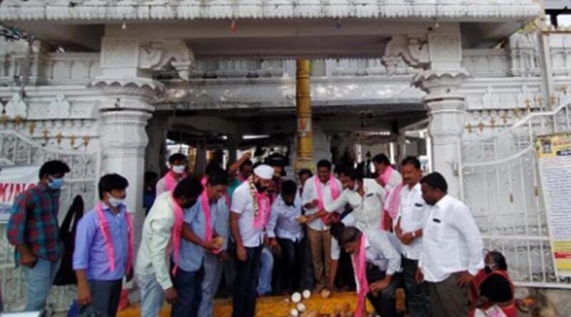 TRS leaders worship at temple