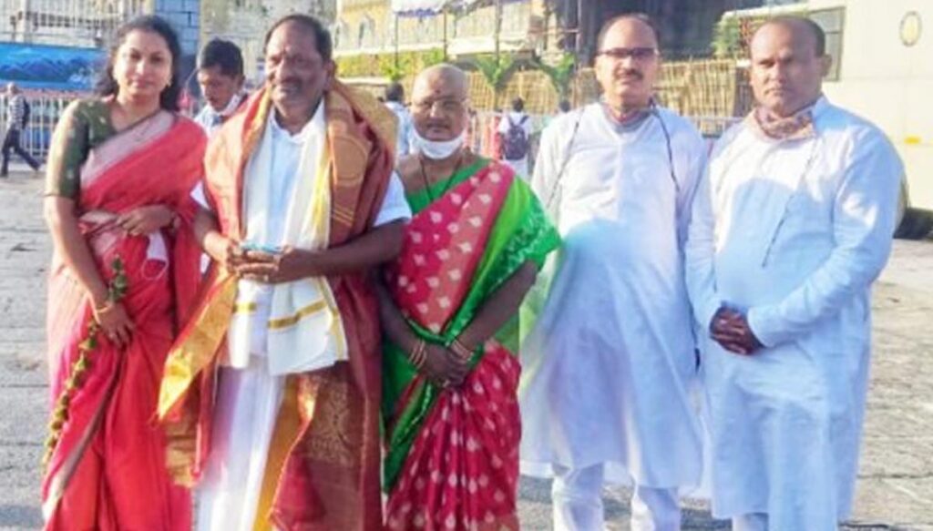 TS Minister Eshwar Family visiting Thirumala temple
