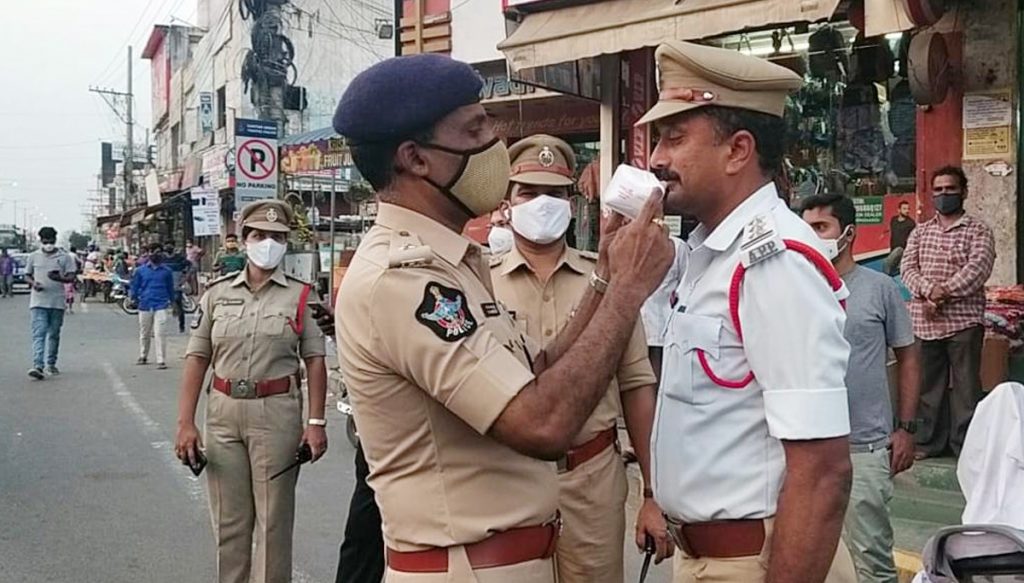 Guntur Urban SP Ammireddy wearing a mask after imposing a fine on Tulluru Traffic CI