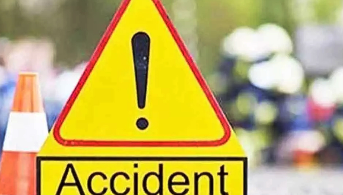 Road accident on Narasaraopet flyover- Two killed