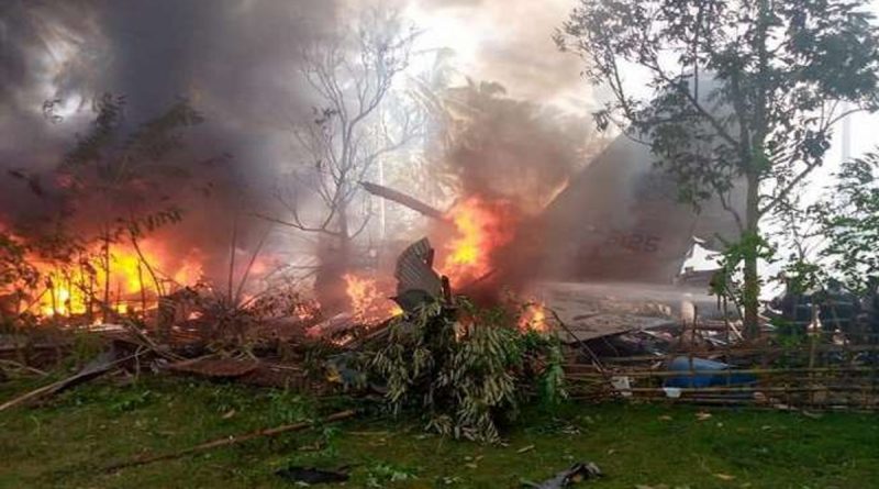 Air Force plane crashes in the Philippines
