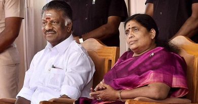 Panneerselvam with wife Vijayalakshmi -File