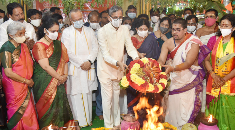 Chief-Justice-of-India-and-his-wife-visit-Bhagalamukhi-Amma