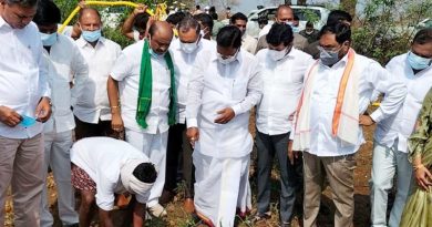 Ministers visiting crop-damaged fields