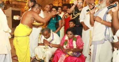 TS Governor tamilisai couple visiting Yadadri temple