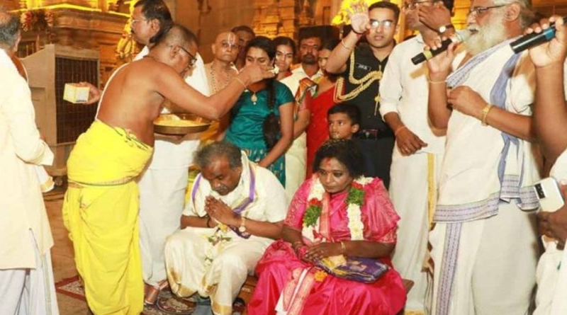 TS Governor tamilisai couple visiting Yadadri temple